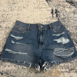 Hollister Ultra High Rise Vintage Relaxed Mom Short 3”